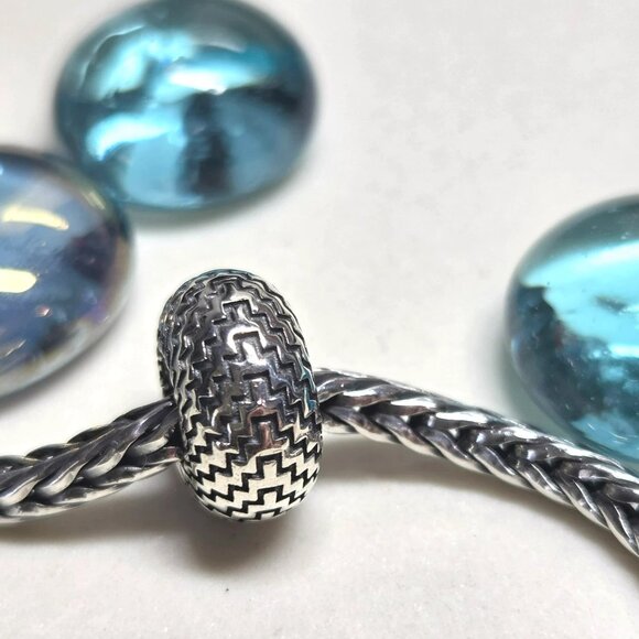 Authentic Ogerbeads Voltage Sterling Silver Charm With Universal Core Retired - Picture 1 of 4